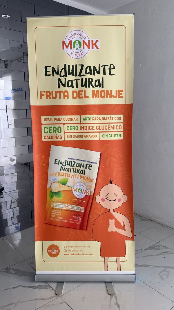 Monk Natural — Roll-up promocional producido por Punto Clave en Monterrey