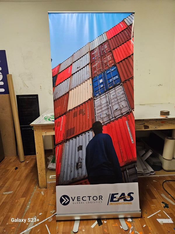 Vector Global Logistics — Roll-up campaña de carga producido por Punto Clave en Monterrey
