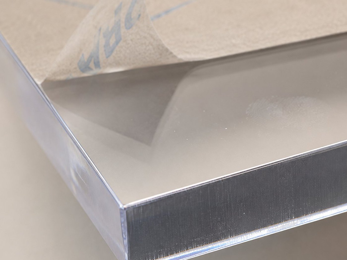 Acrílico cristal transparente con canto pulido espejo y papel protector — corte láser CO2 Punto Clave Monterrey