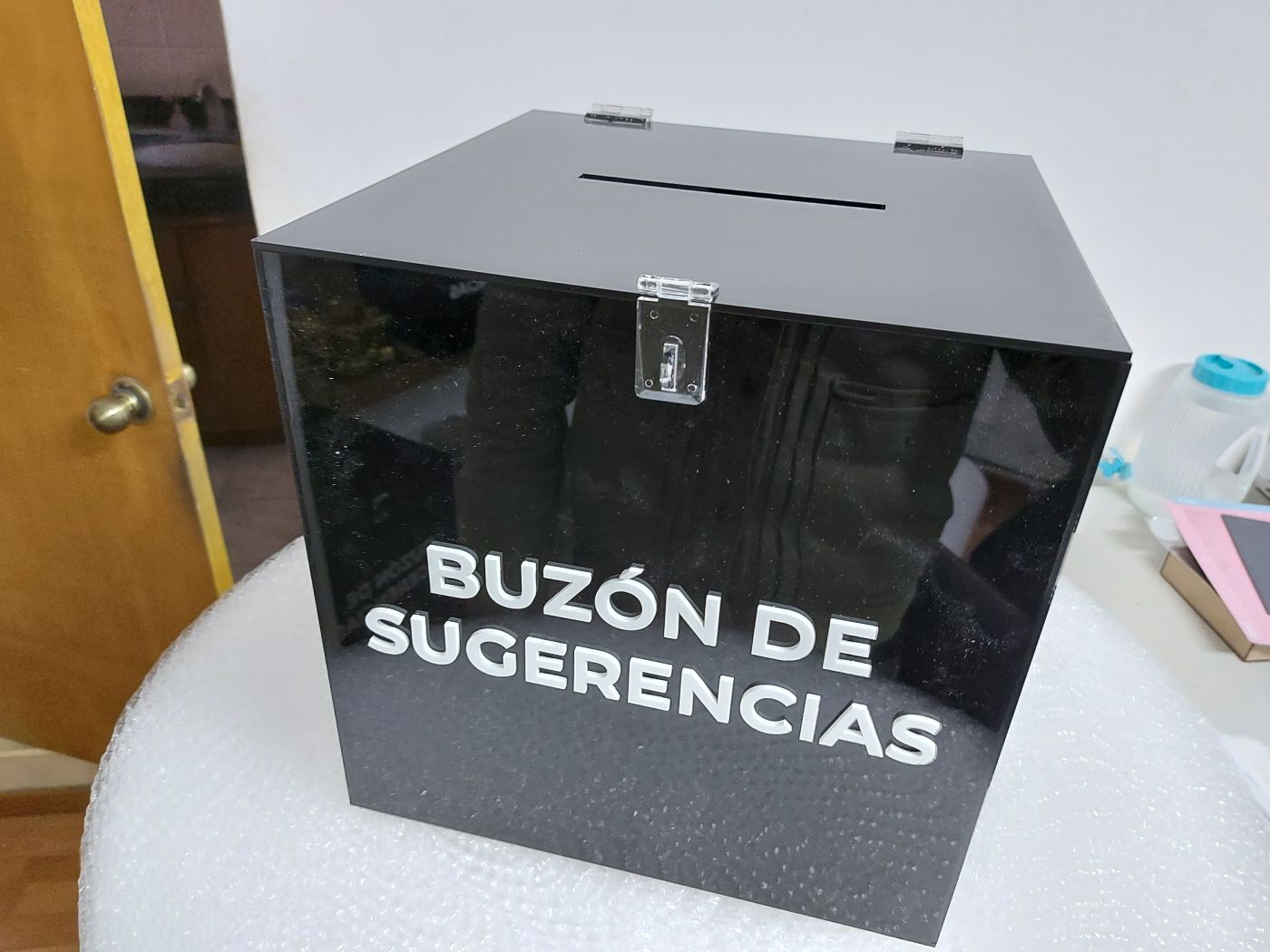 Pieza de acrílico a la medida fabricada en Monterrey