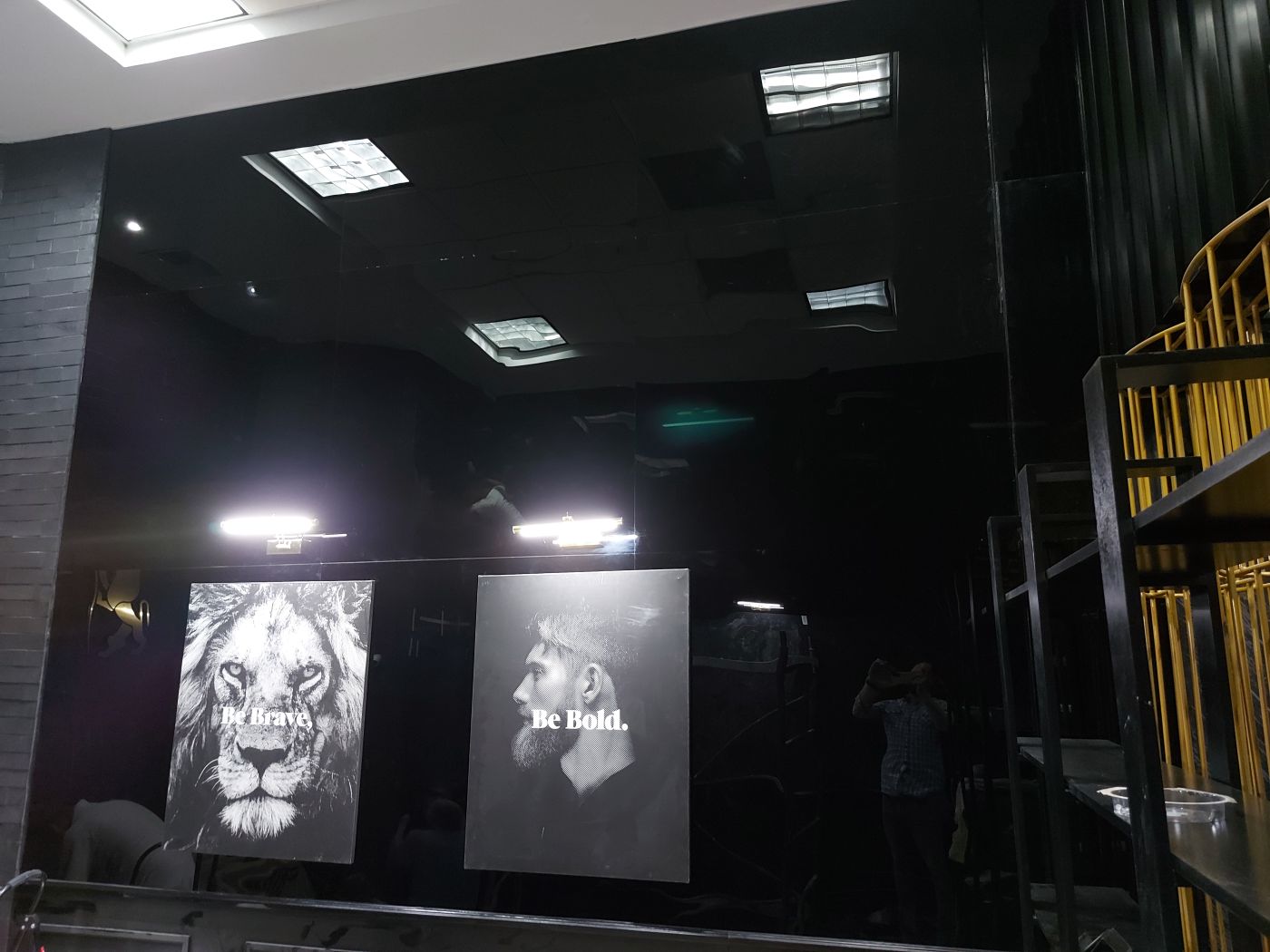 Fabricación de pieza de acrílico transparente para cliente