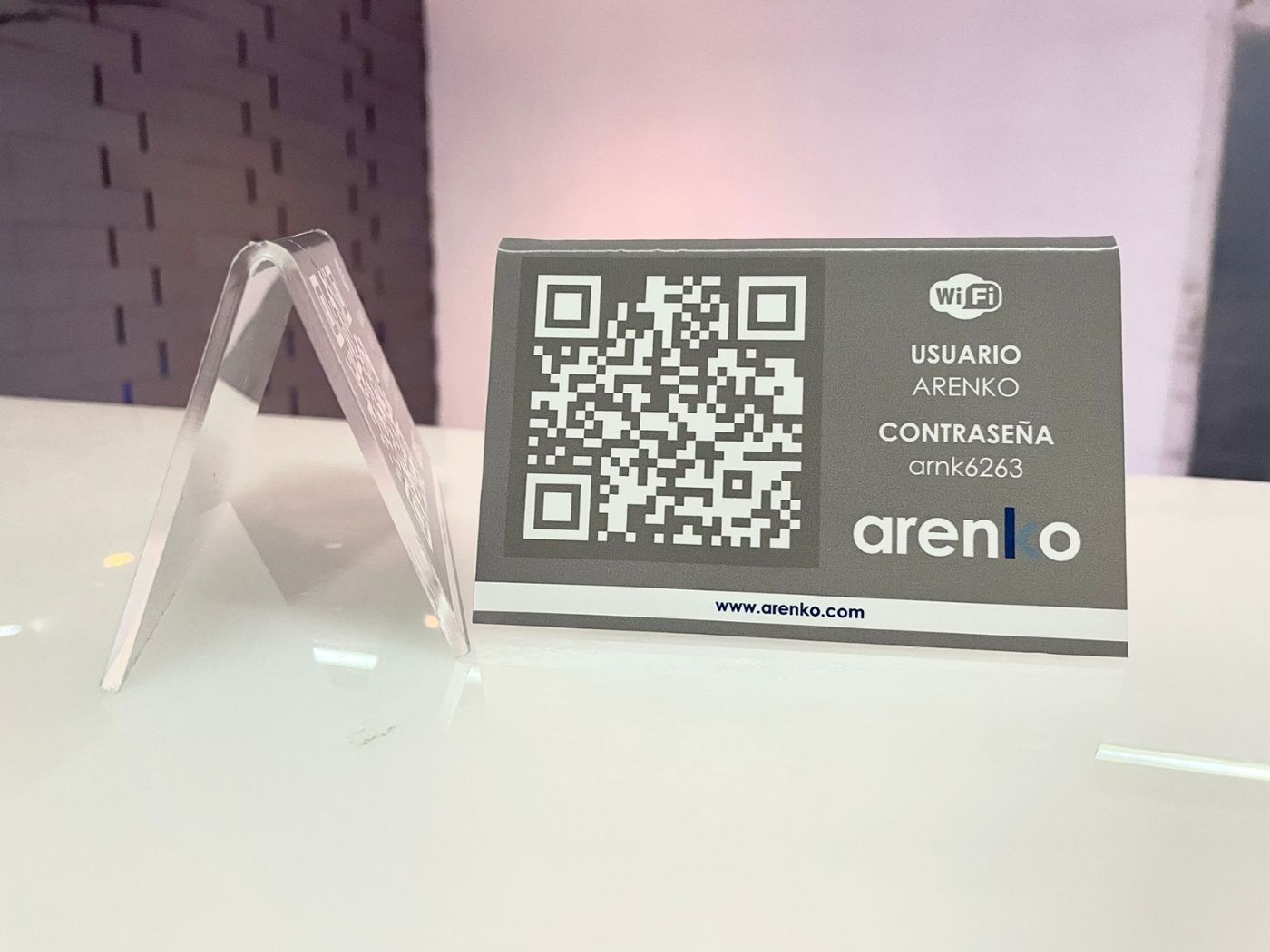 Trabajo a la medida en acrílico para empresa en Monterrey