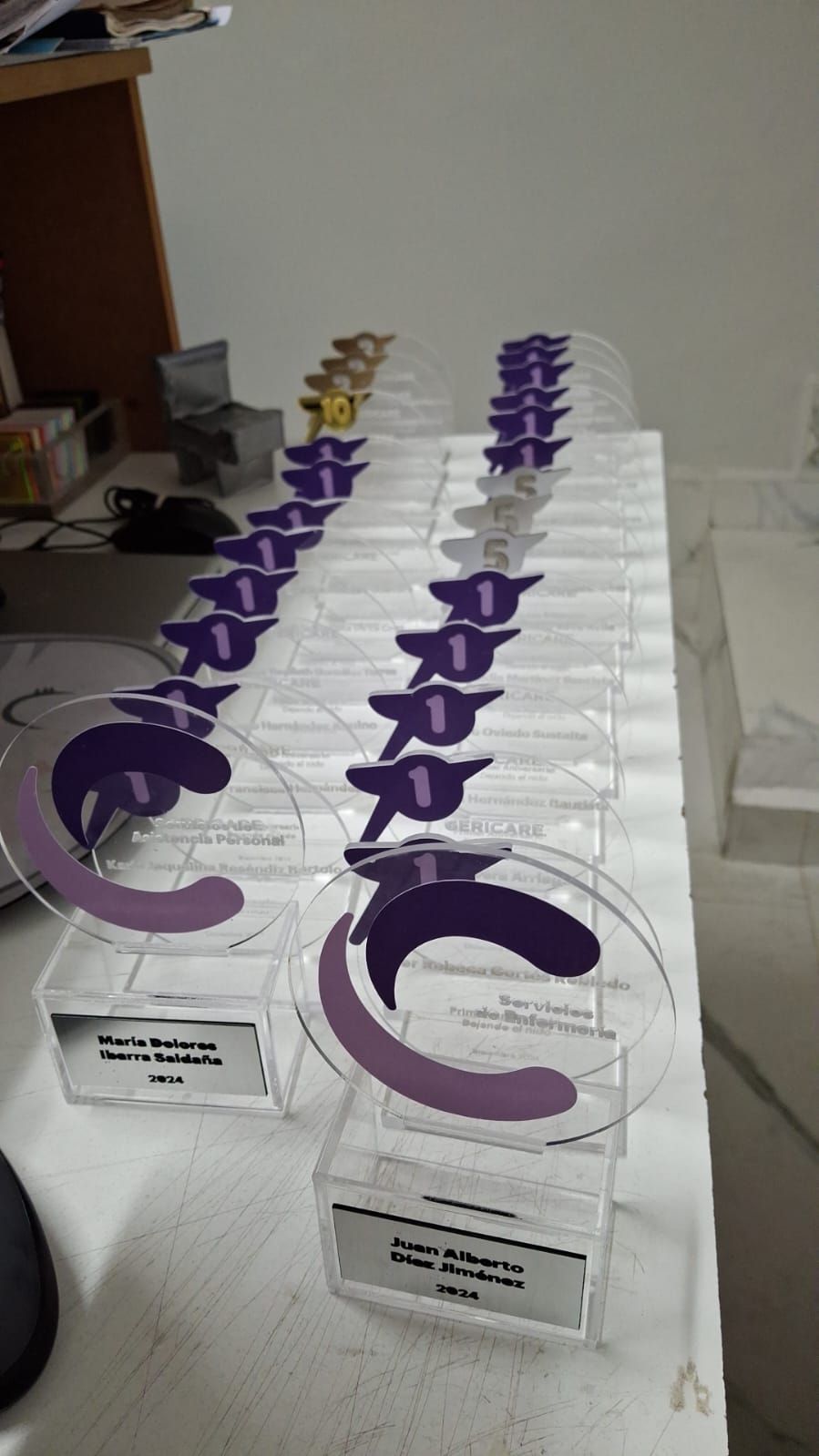 Fabricación de pieza de acrílico transparente para cliente