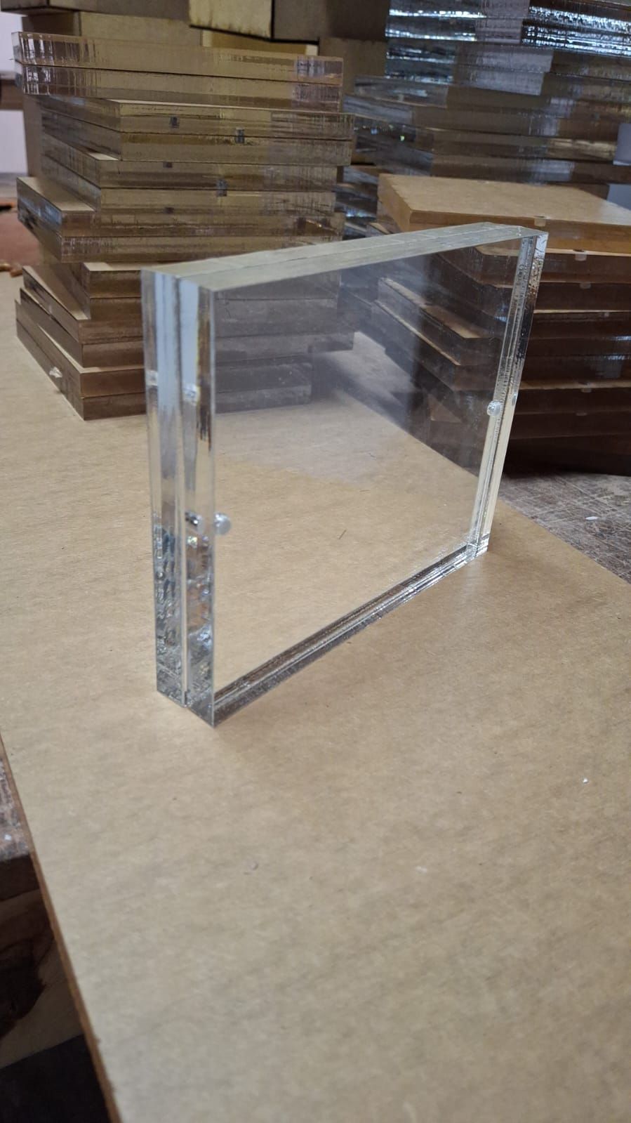 Pieza única de acrílico fabricada para cliente en Monterrey