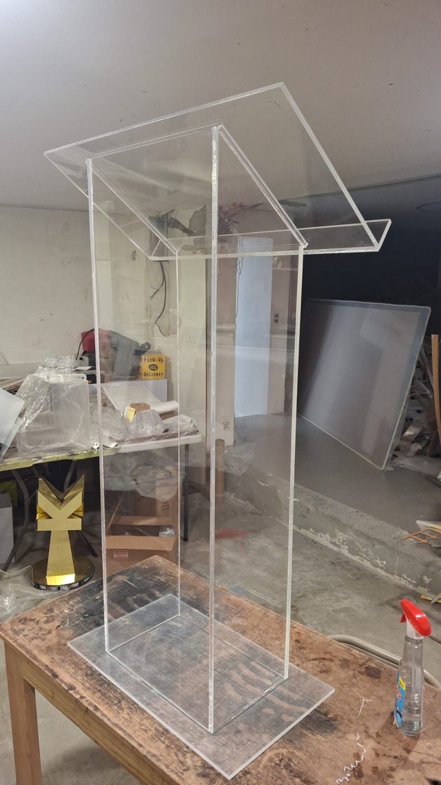 Pieza de acrílico cortada con láser, fabricación en Monterrey
