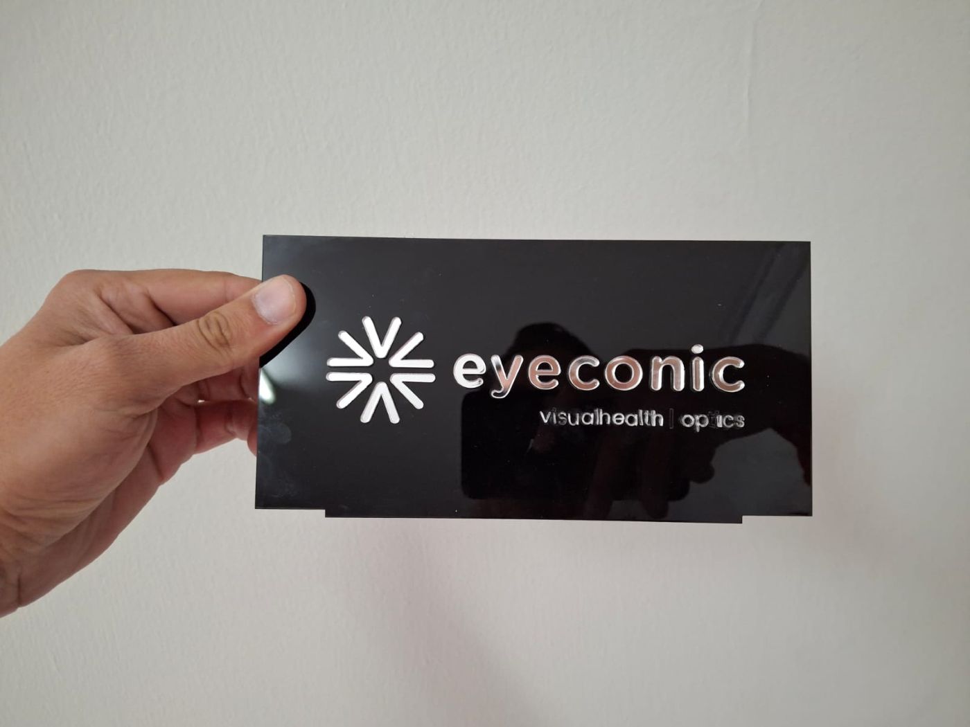 Trabajo de fabricación de acrílico hecho en Monterrey por Punto Clave