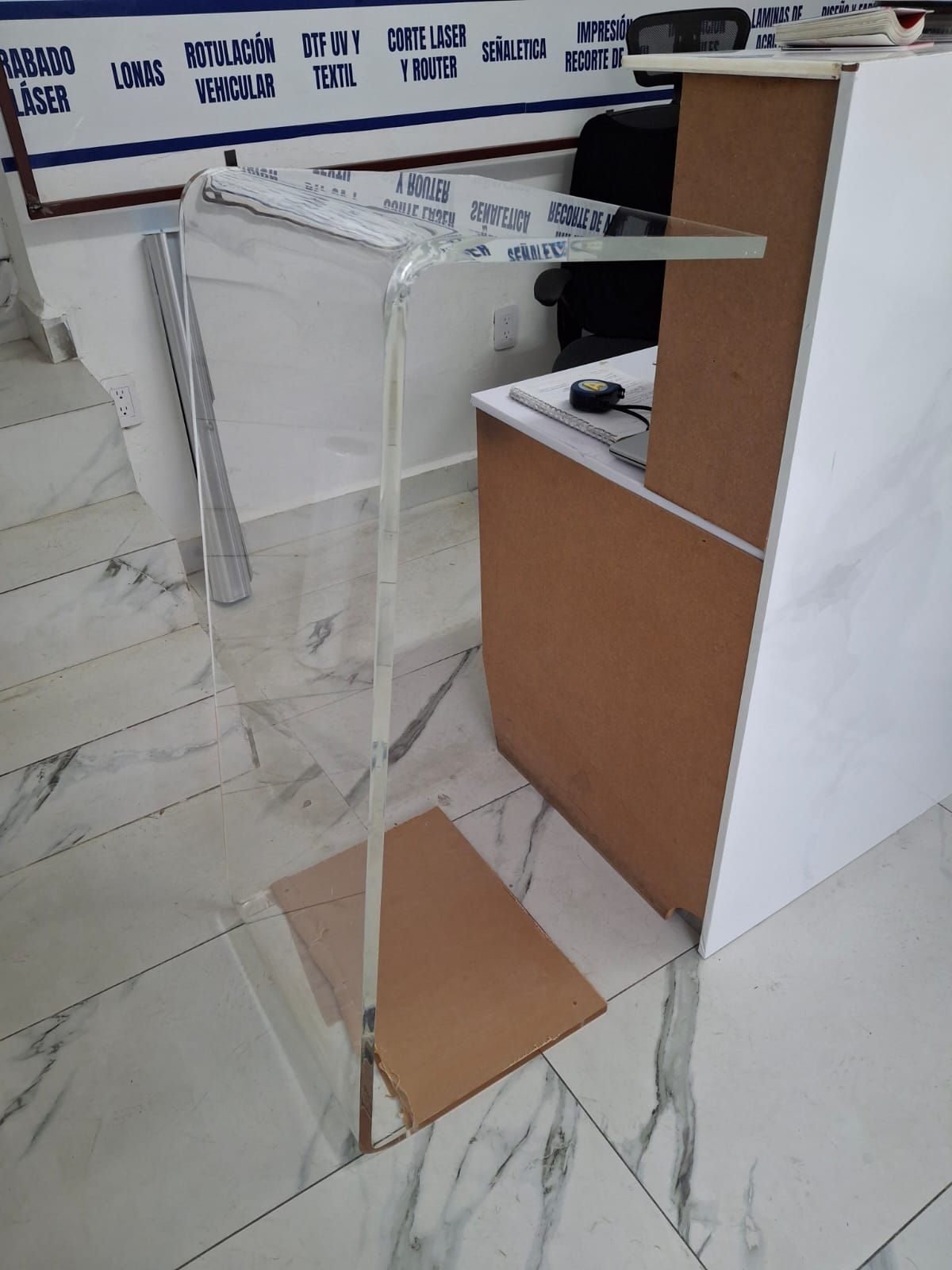 Pieza de acrílico a la medida fabricada en Monterrey