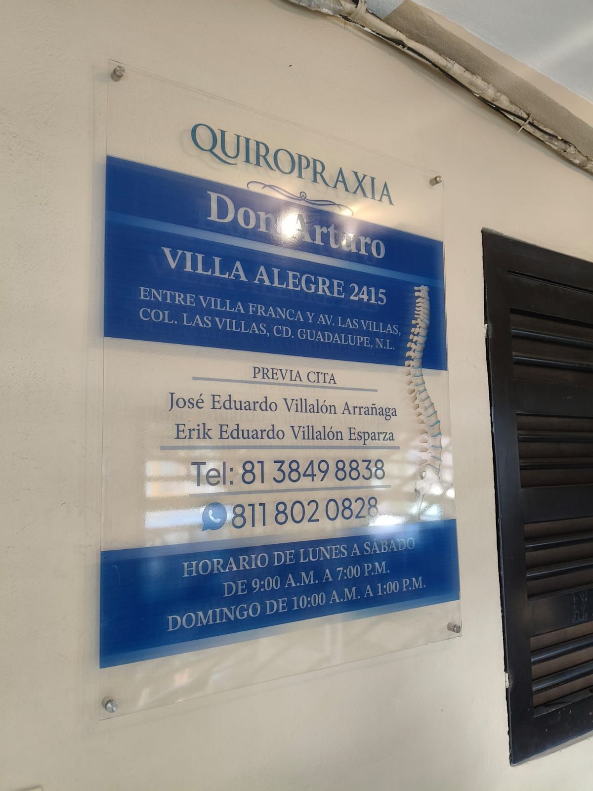 Fabricación de pieza de acrílico transparente para cliente