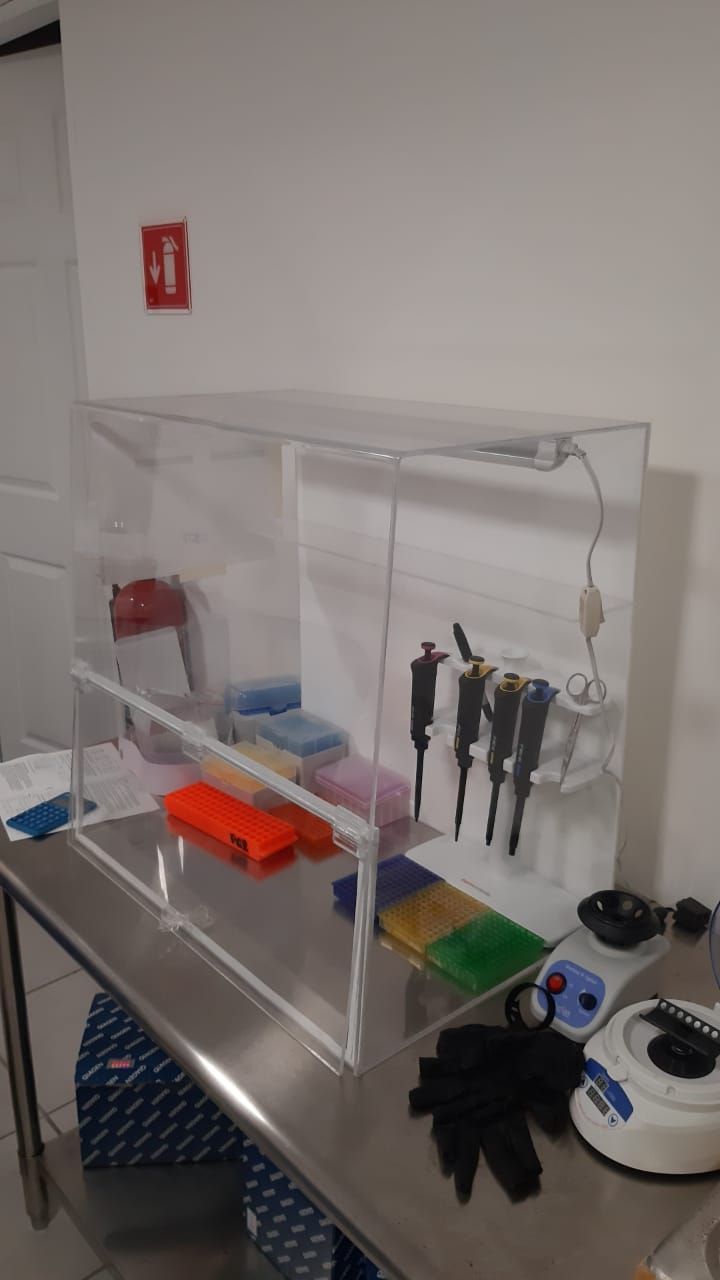 Pieza única de acrílico fabricada para cliente en Monterrey