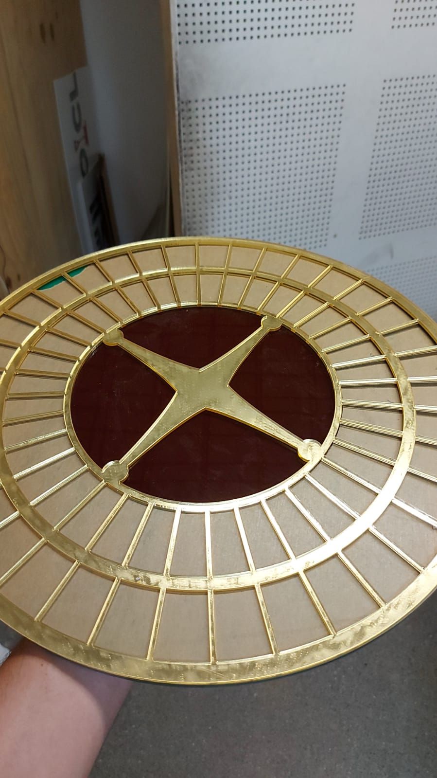 Pieza de acrílico cortada con láser, fabricación en Monterrey