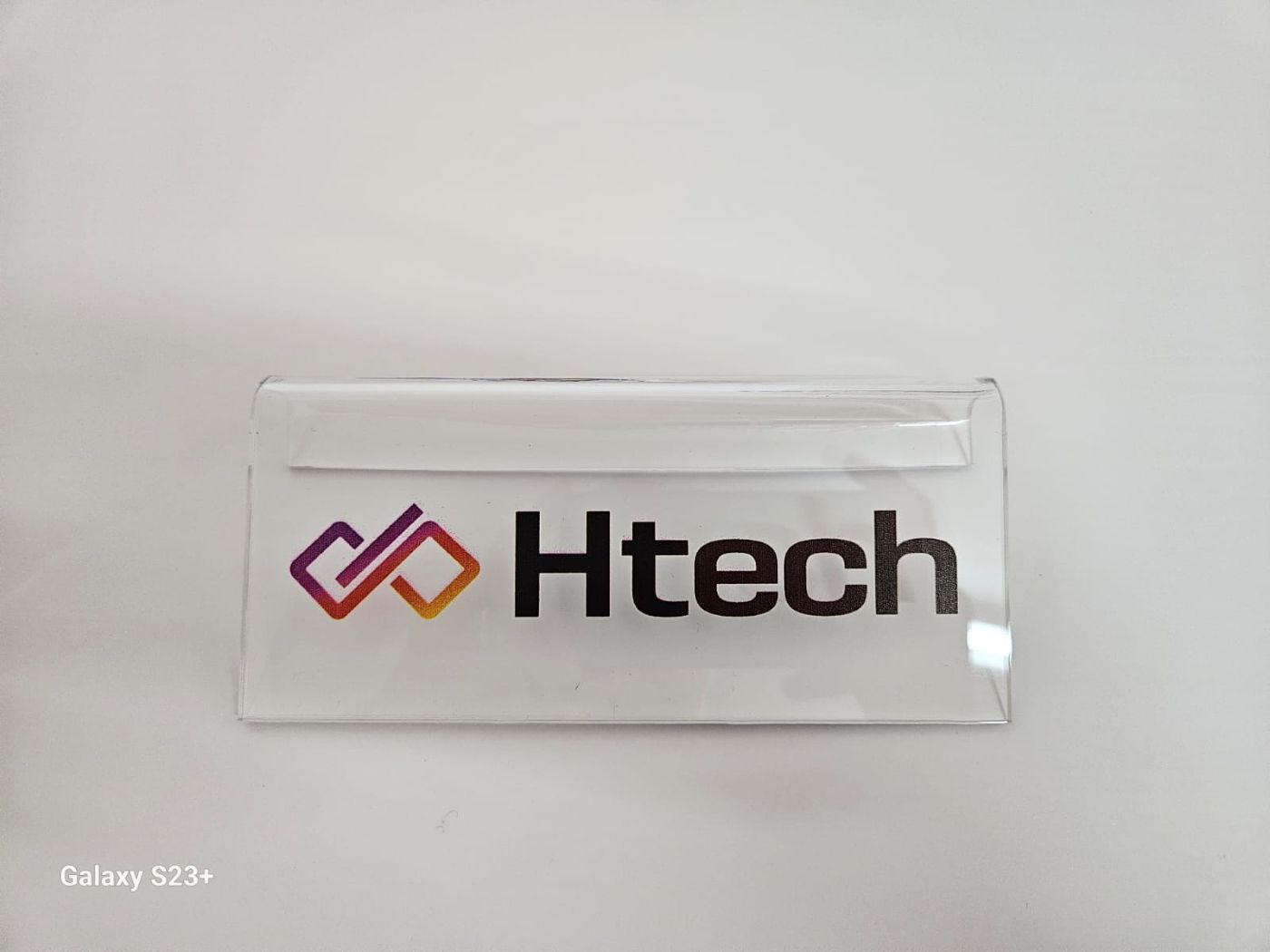 Pieza personalizada en acrílico para cliente en Monterrey