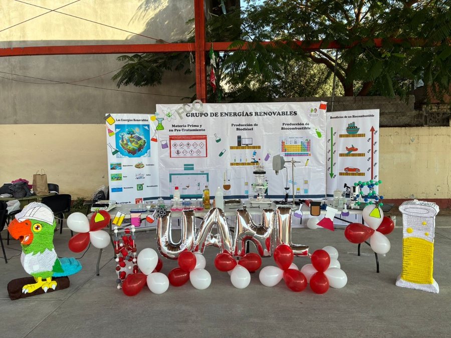 Evento universitario — lonas y back para feria, producida por Punto Clave en Monterrey