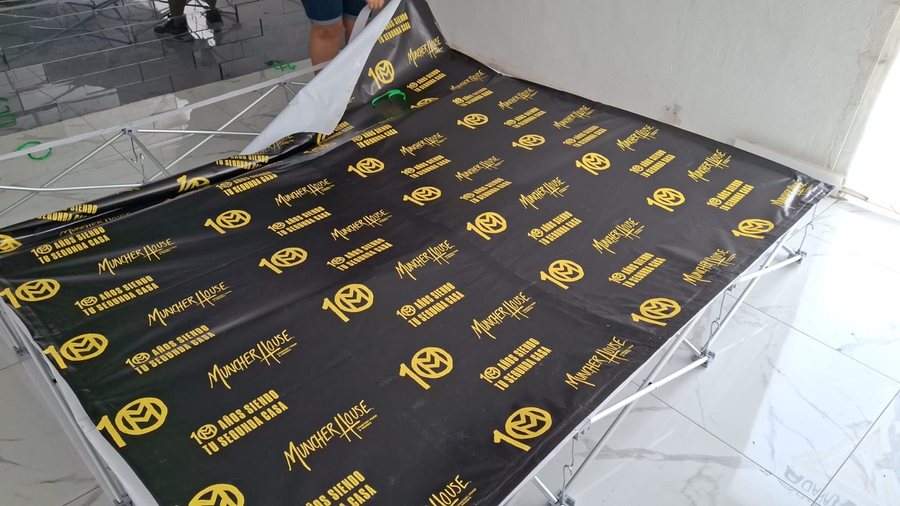 Campaña impresa — lona full color de gran tiraje, producida por Punto Clave en Monterrey