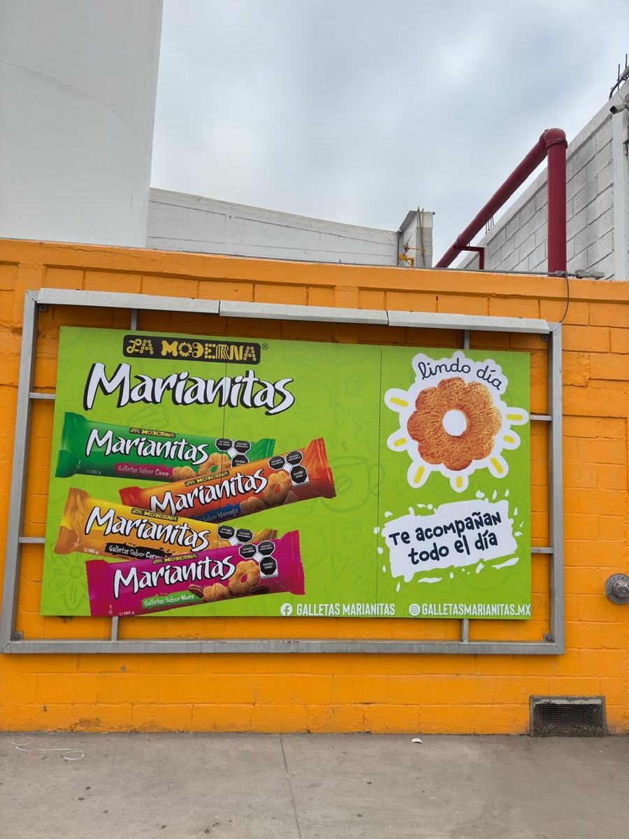 Marianitas — lona de producto en fachada, producida por Punto Clave en Monterrey