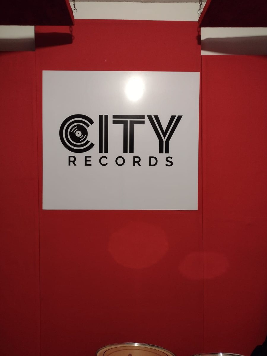 City Records — letrero de recepción en rígido, producido por Punto Clave en Monterrey