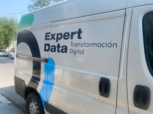 Expert Data — van lateral detalle