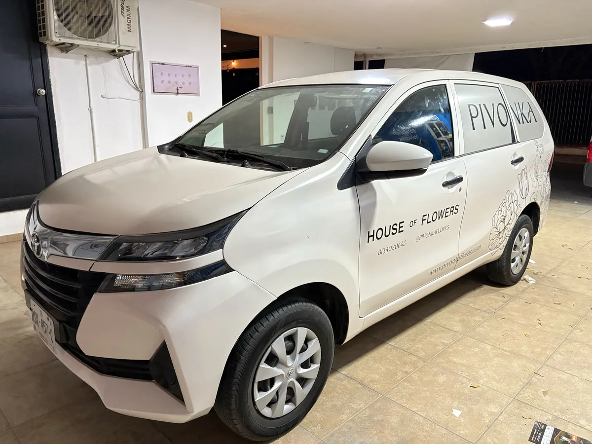 Pivonka — House of Flowers — Rotulación vehicular por Punto Clave Monterrey