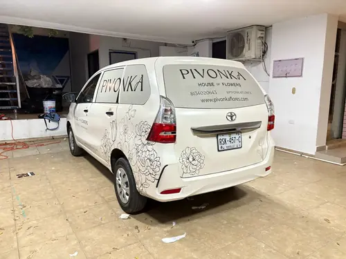 Pivonka — House of Flowers — rotulación vehicular Monterrey