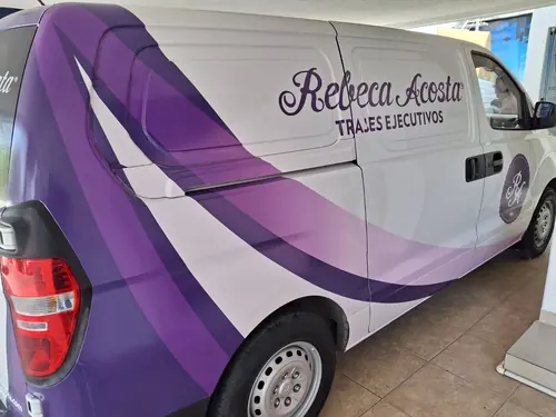 Rebeca Acosta — Trajes Ejecutivos — starex lateral curvas