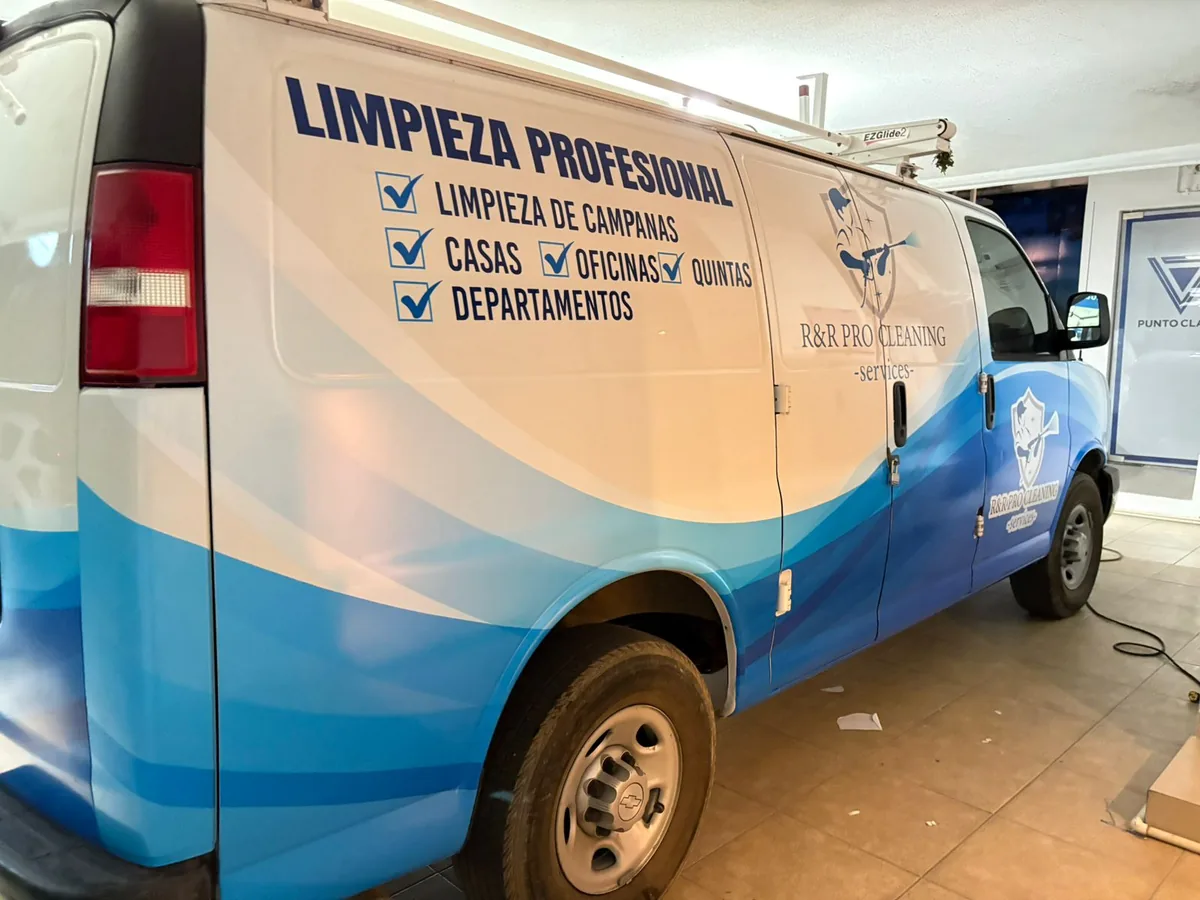 R&R Pro Cleaning — Rotulación vehicular por Punto Clave Monterrey