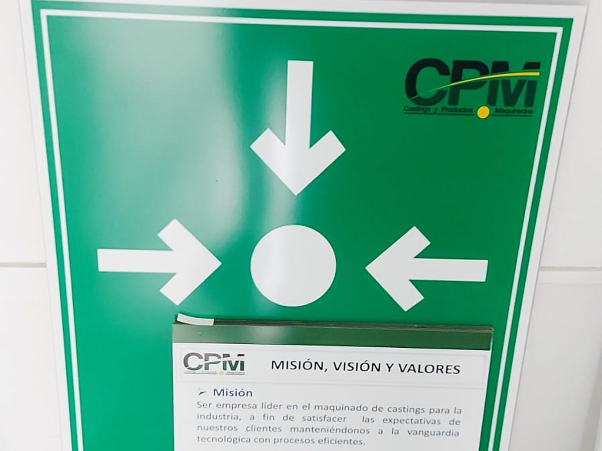Señalización de protección civil instalada por Punto Clave en restaurante de Monterrey Centro, Monterrey